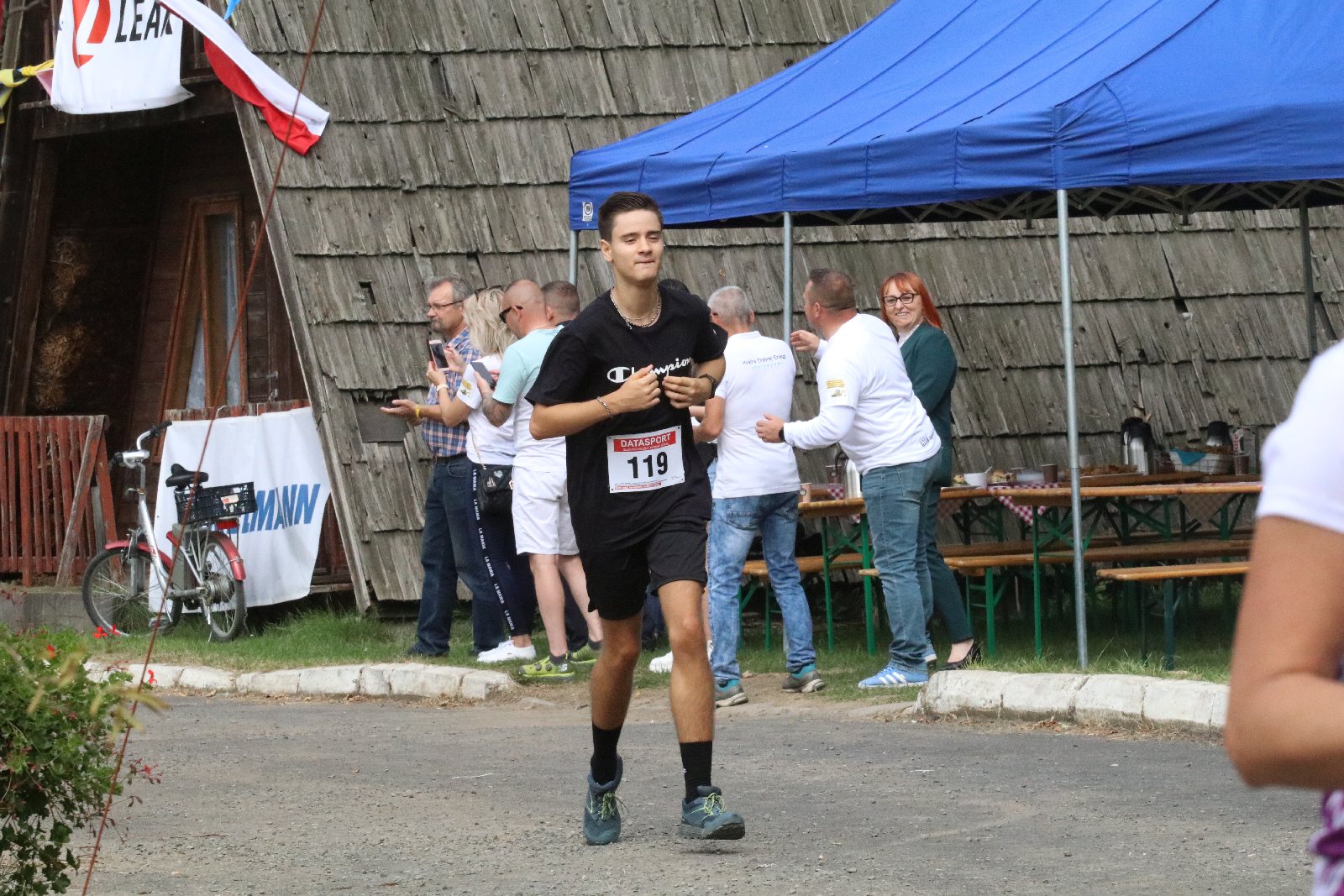 Ponad stu zawodników na trasie Biegu na Legnickich Polach