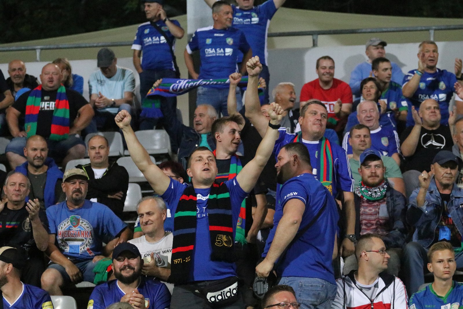 Kibice na meczu Miedzi Legnica z Łódzkim Klubem Sportowym