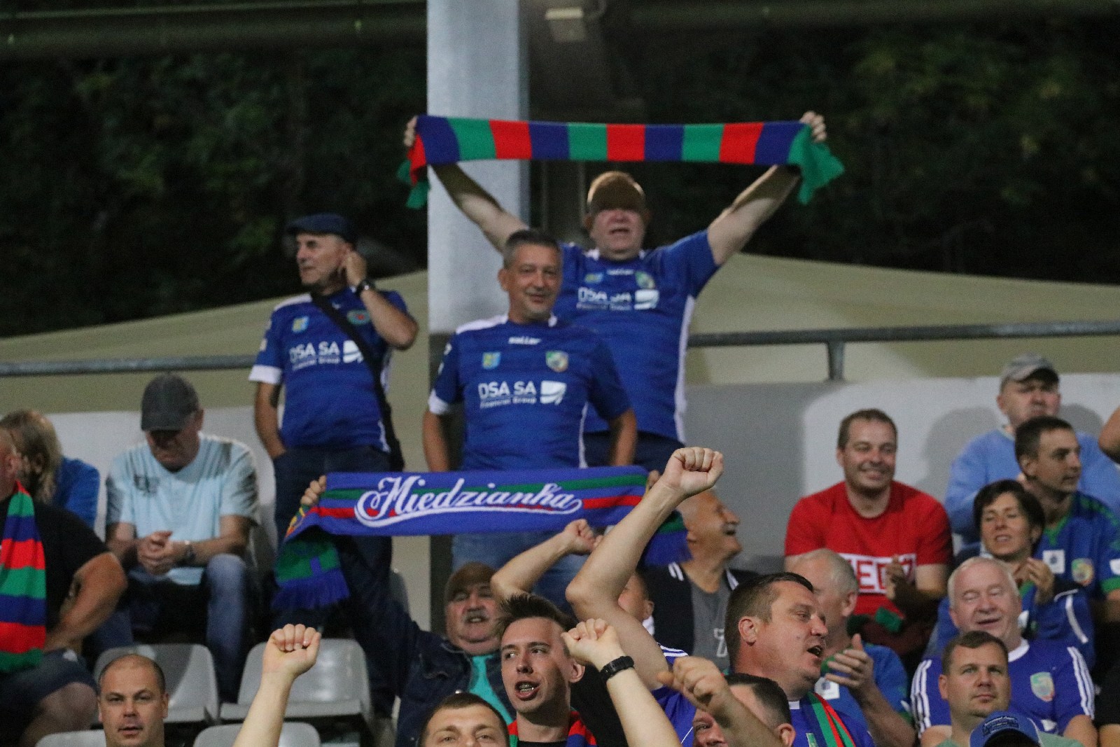 Kibice na meczu Miedzi Legnica z Łódzkim Klubem Sportowym