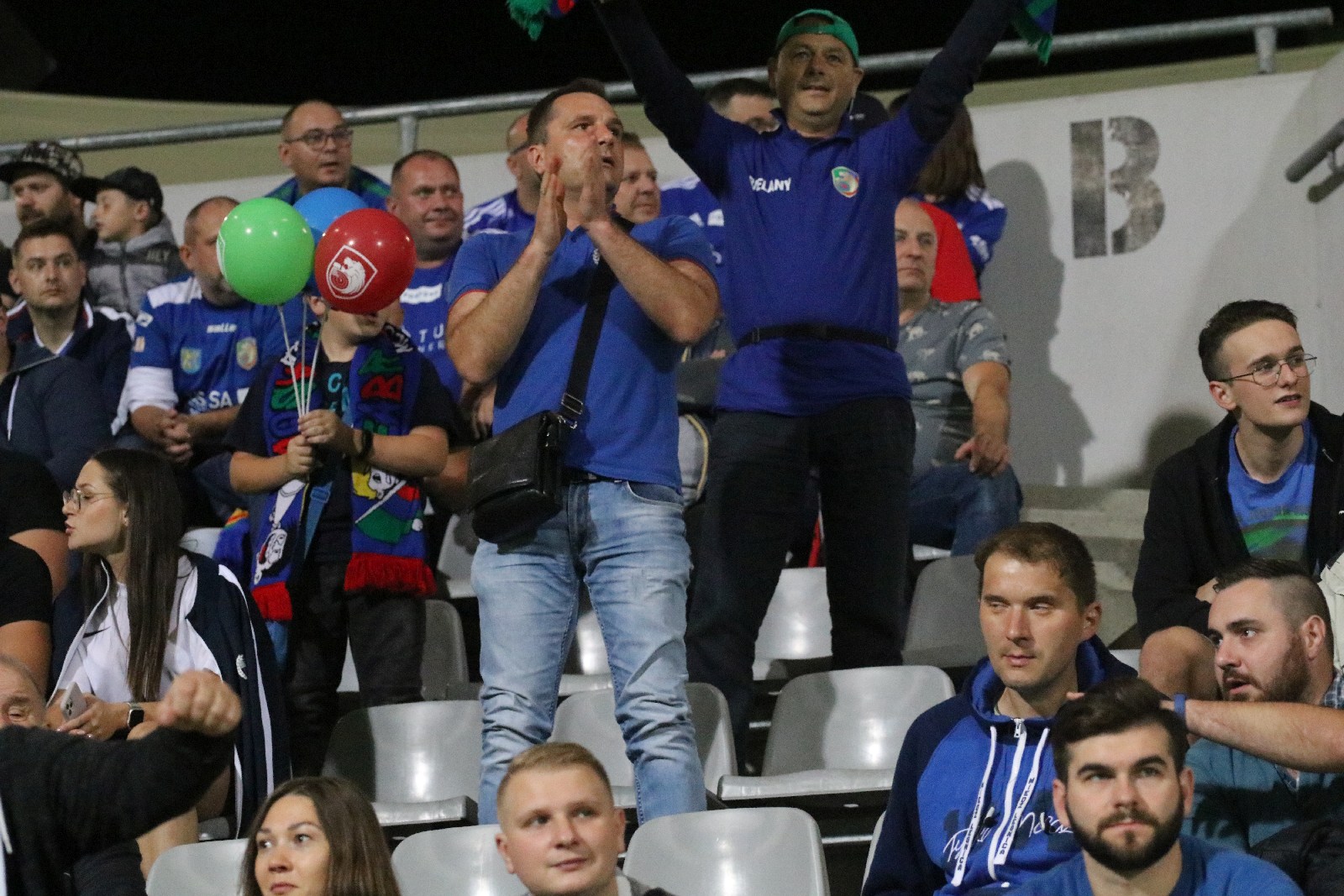 Kibice na meczu Miedzi Legnica z Łódzkim Klubem Sportowym
