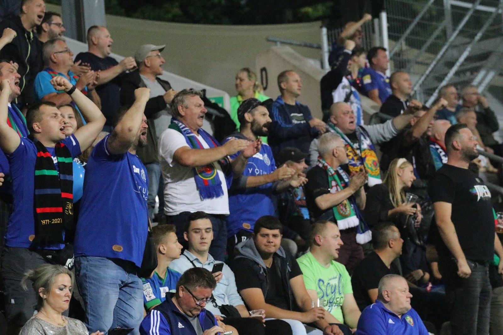 Kibice na meczu Miedzi Legnica z Łódzkim Klubem Sportowym