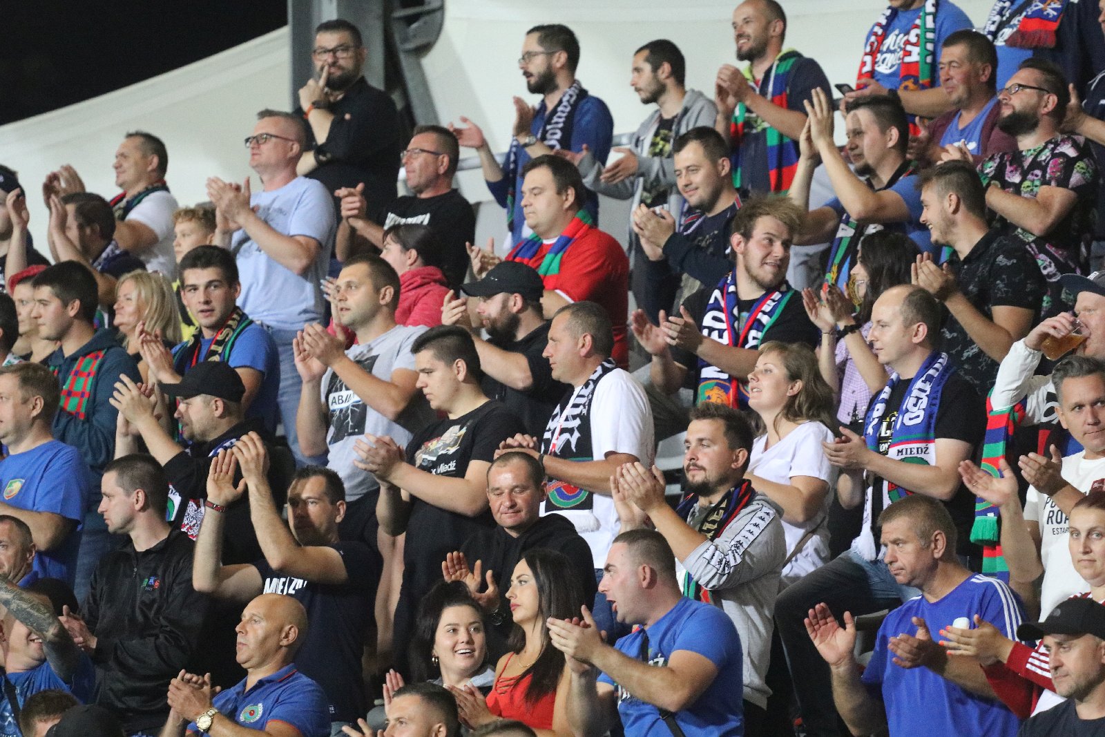 Kibice na meczu Miedzi Legnica z Łódzkim Klubem Sportowym