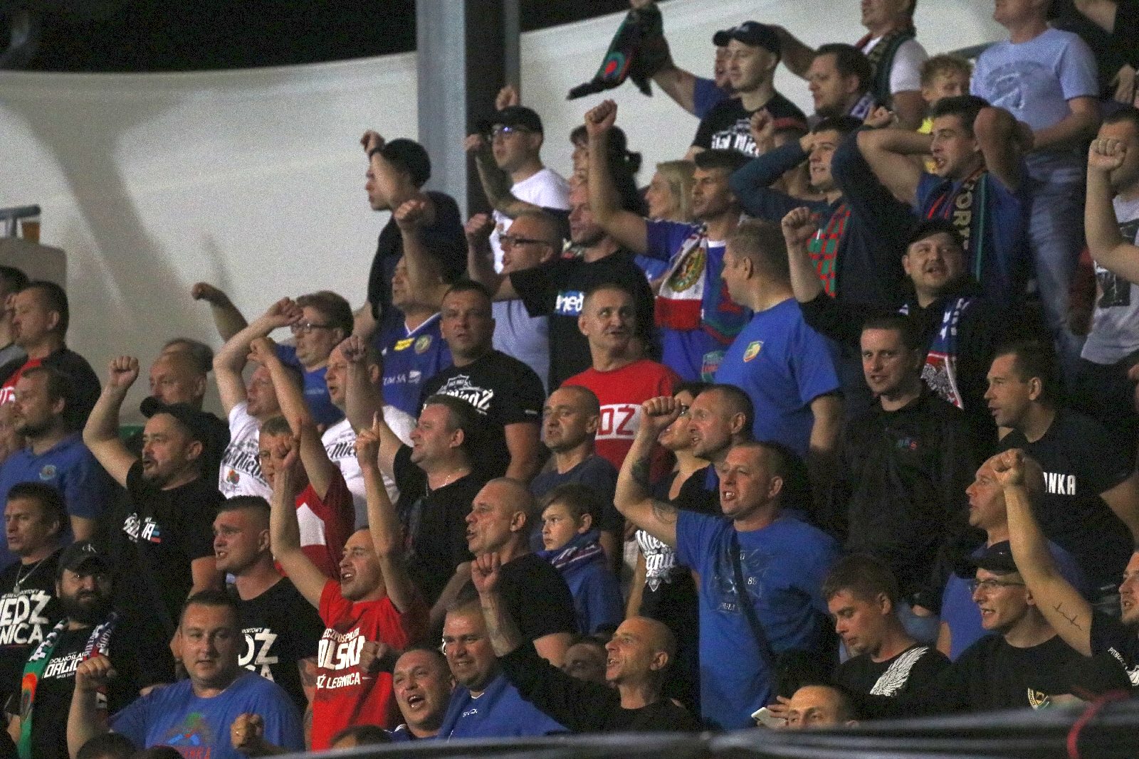 Kibice na meczu Miedzi Legnica z Łódzkim Klubem Sportowym