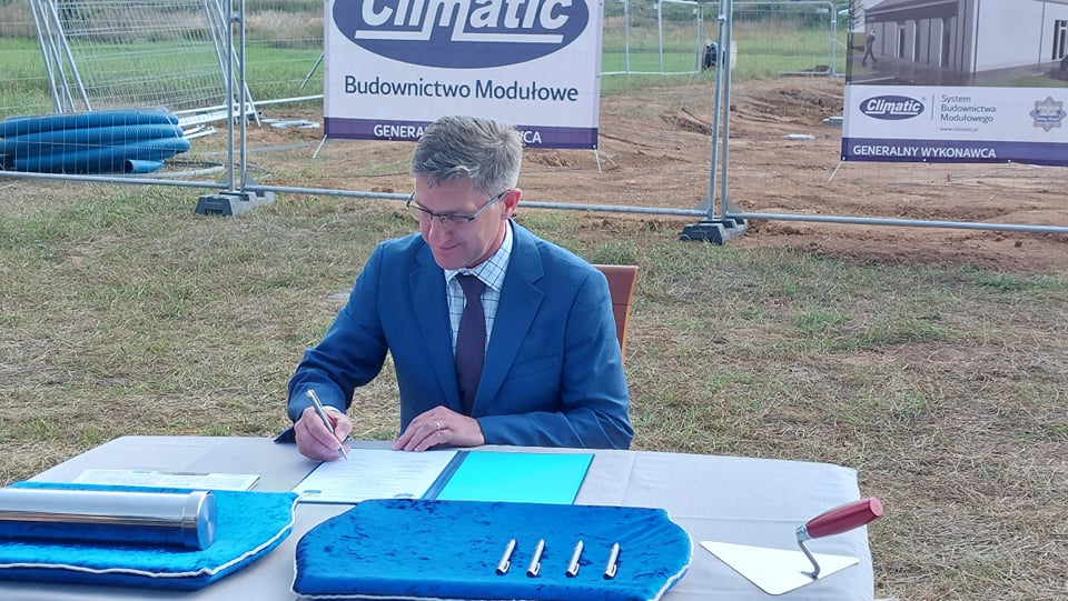 Pierwszy w kraju modułowy posterunek powstaje w Prochowicach