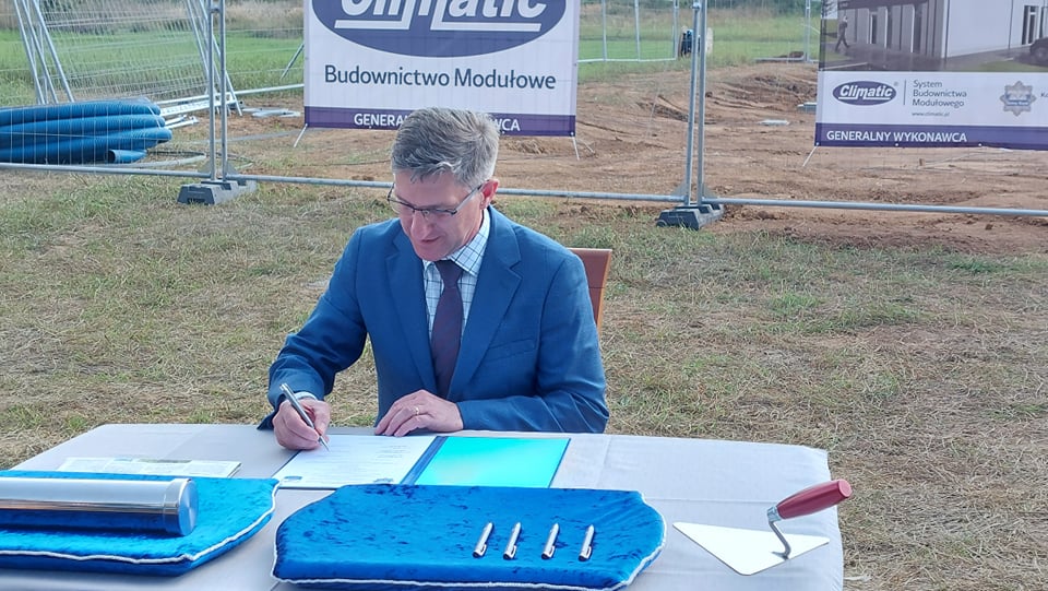 Pierwszy w kraju modułowy posterunek powstaje w Prochowicach
