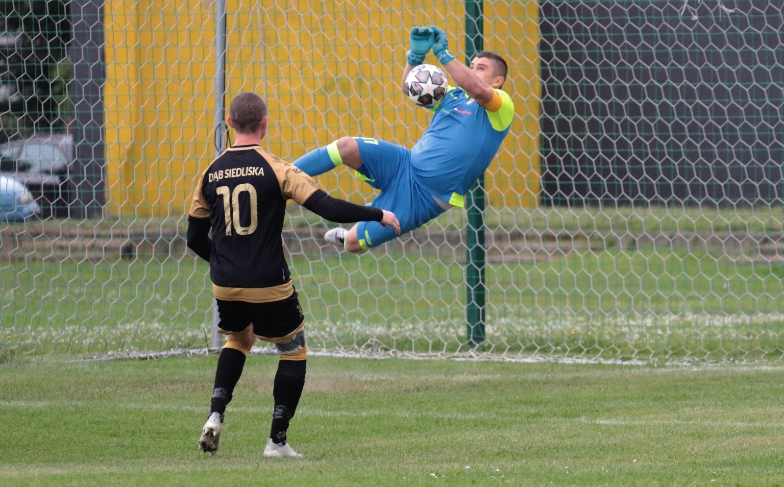 Derby na remis. Podział punktów w starciu Kolejarza z Dębem