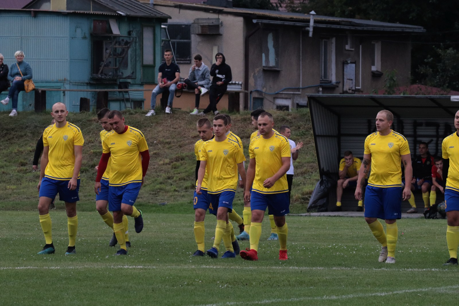 Derby na remis. Podział punktów w starciu Kolejarza z Dębem