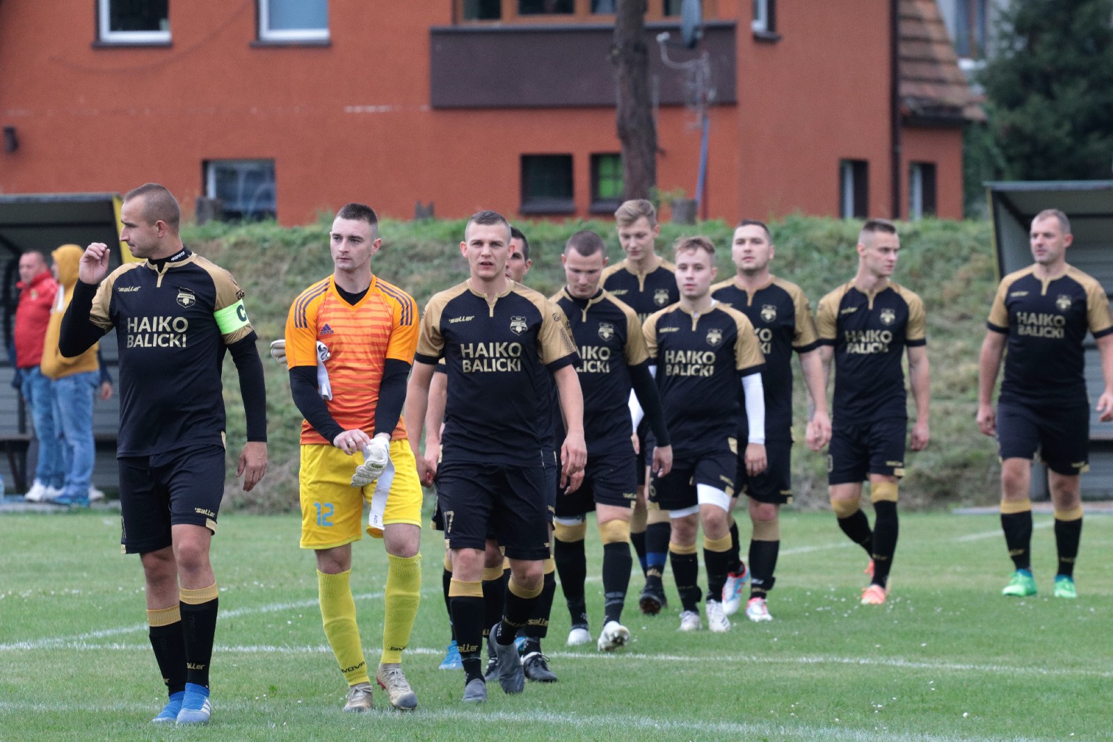 Derby na remis. Podział punktów w starciu Kolejarza z Dębem
