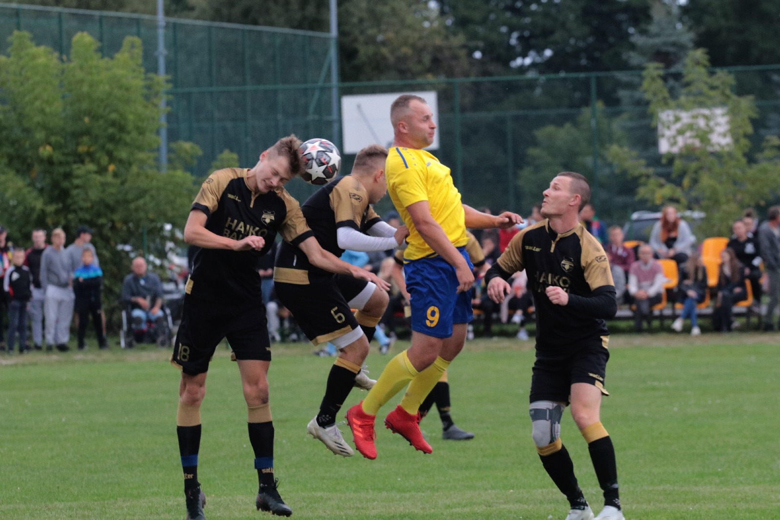Derby na remis. Podział punktów w starciu Kolejarza z Dębem