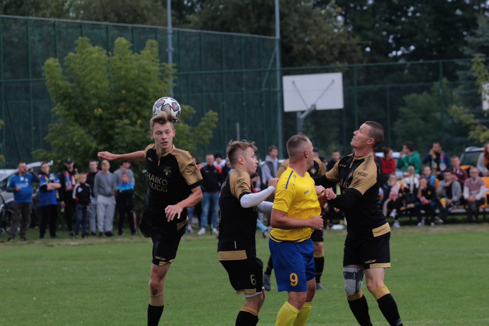 Derby na remis. Podział punktów w starciu Kolejarza z Dębem