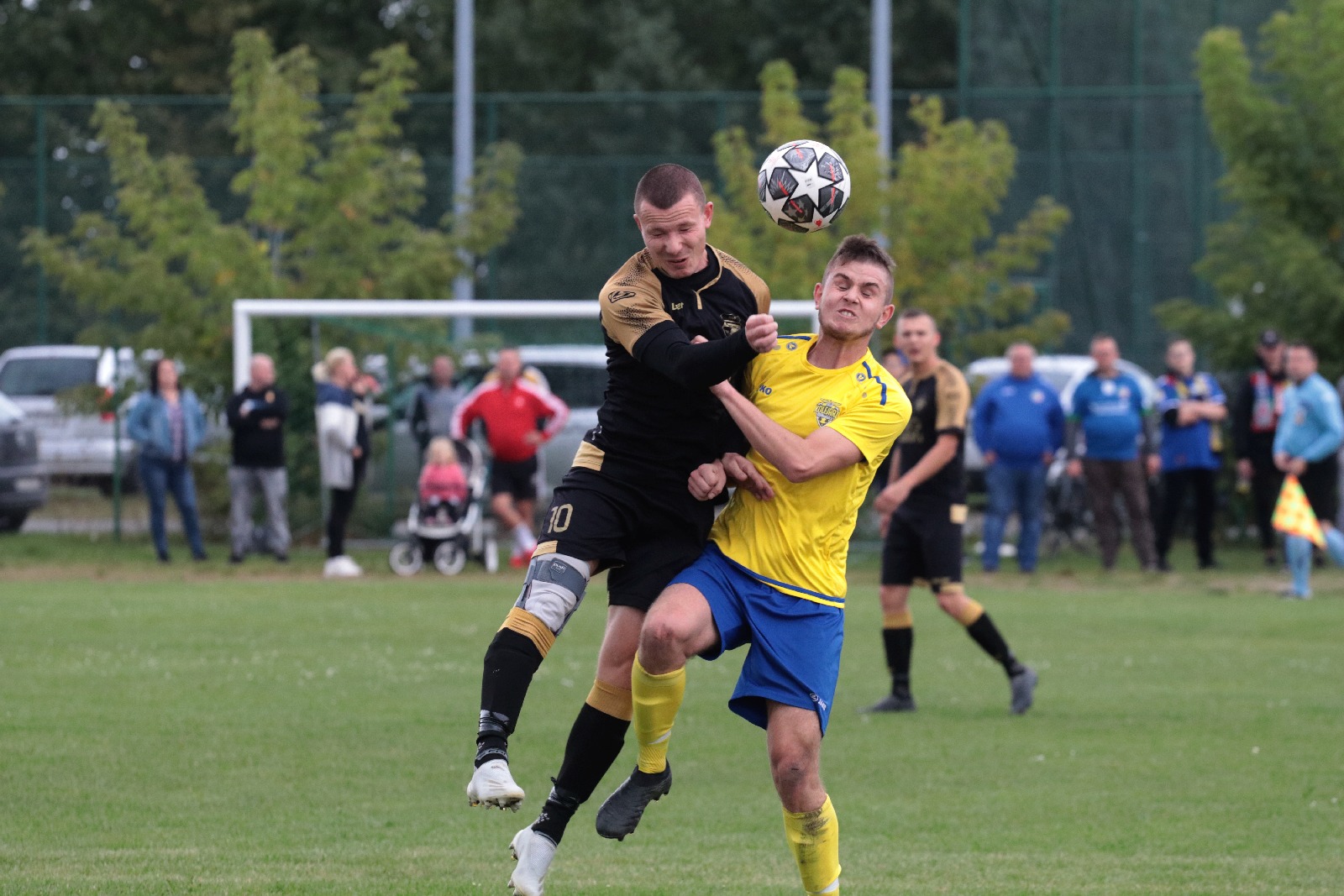 Derby na remis. Podział punktów w starciu Kolejarza z Dębem