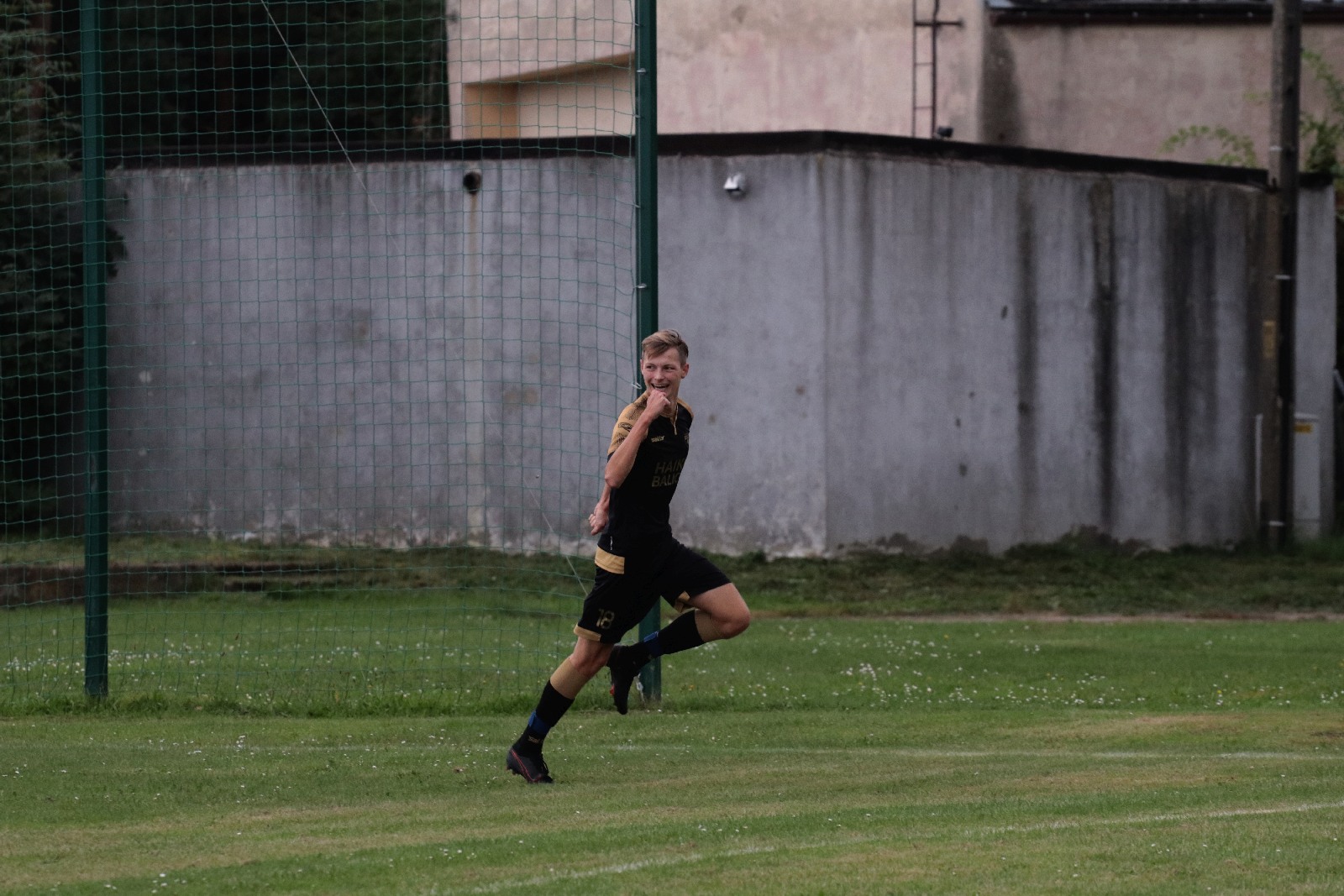 Derby na remis. Podział punktów w starciu Kolejarza z Dębem