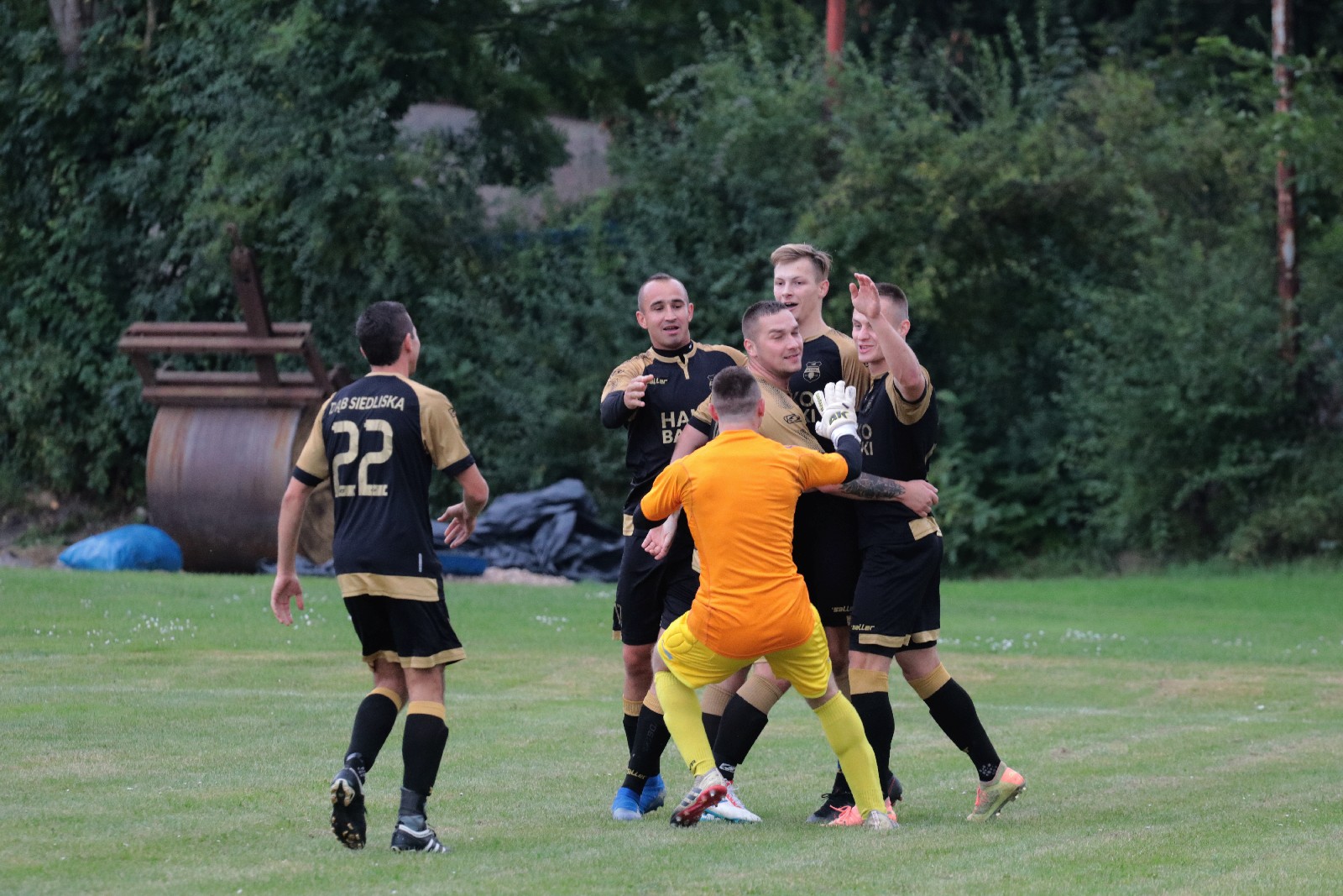 Derby na remis. Podział punktów w starciu Kolejarza z Dębem