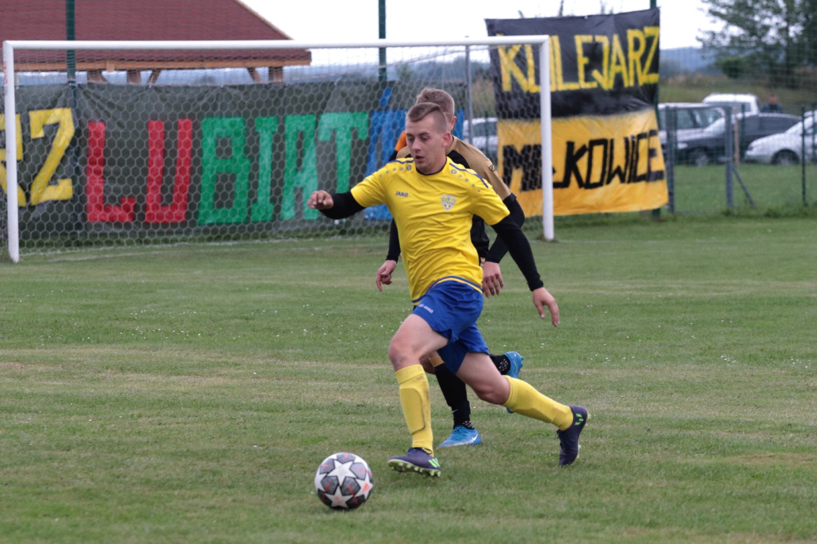 Derby na remis. Podział punktów w starciu Kolejarza z Dębem