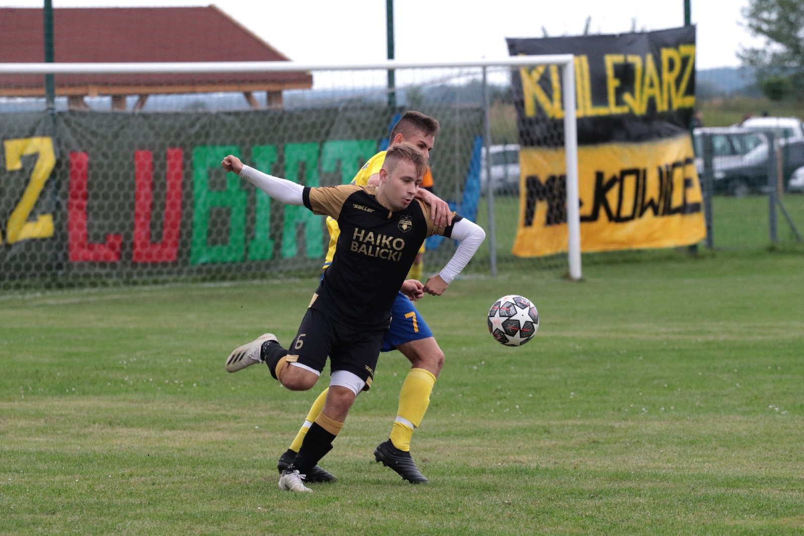 Derby na remis. Podział punktów w starciu Kolejarza z Dębem