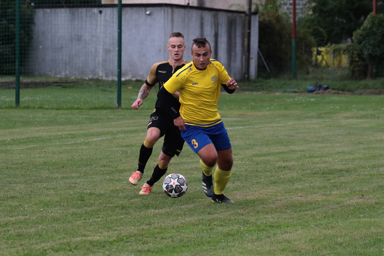 Derby na remis. Podział punktów w starciu Kolejarza z Dębem