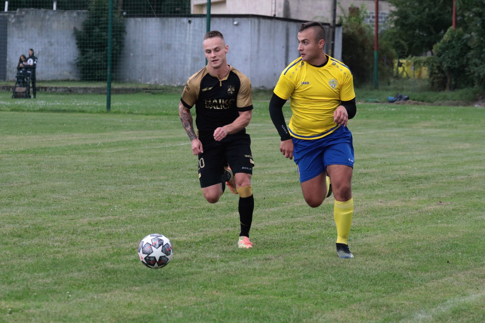 Derby na remis. Podział punktów w starciu Kolejarza z Dębem