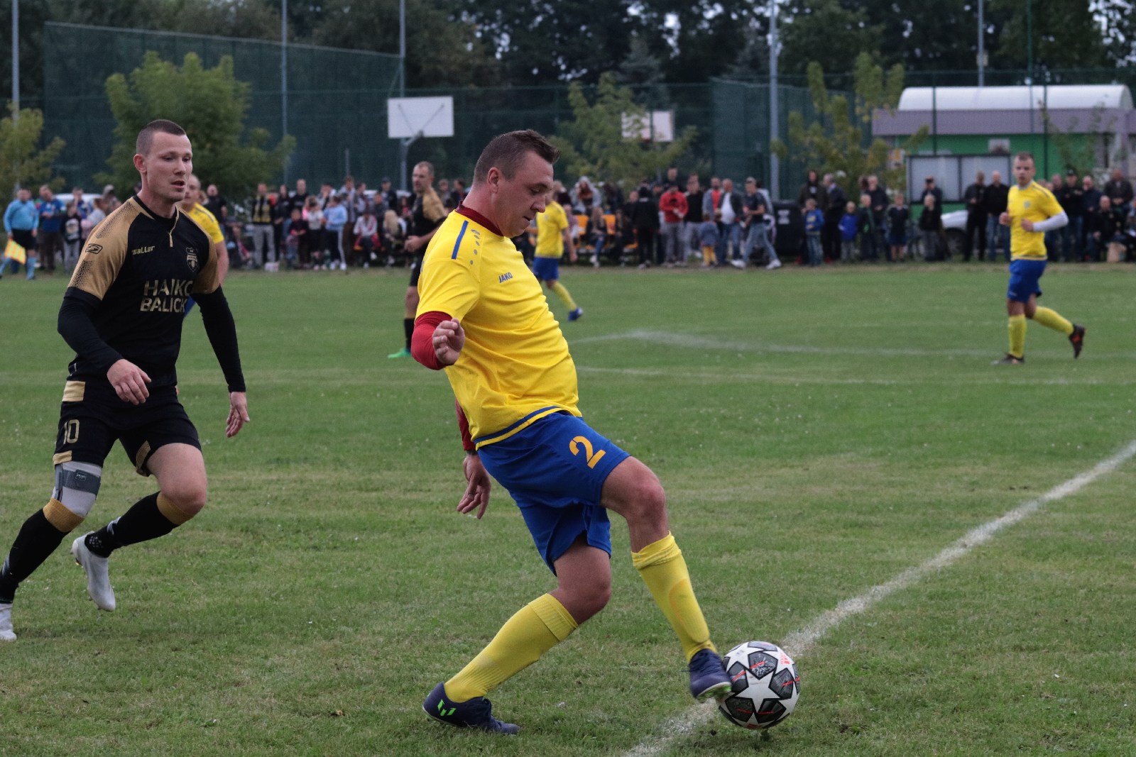Derby na remis. Podział punktów w starciu Kolejarza z Dębem