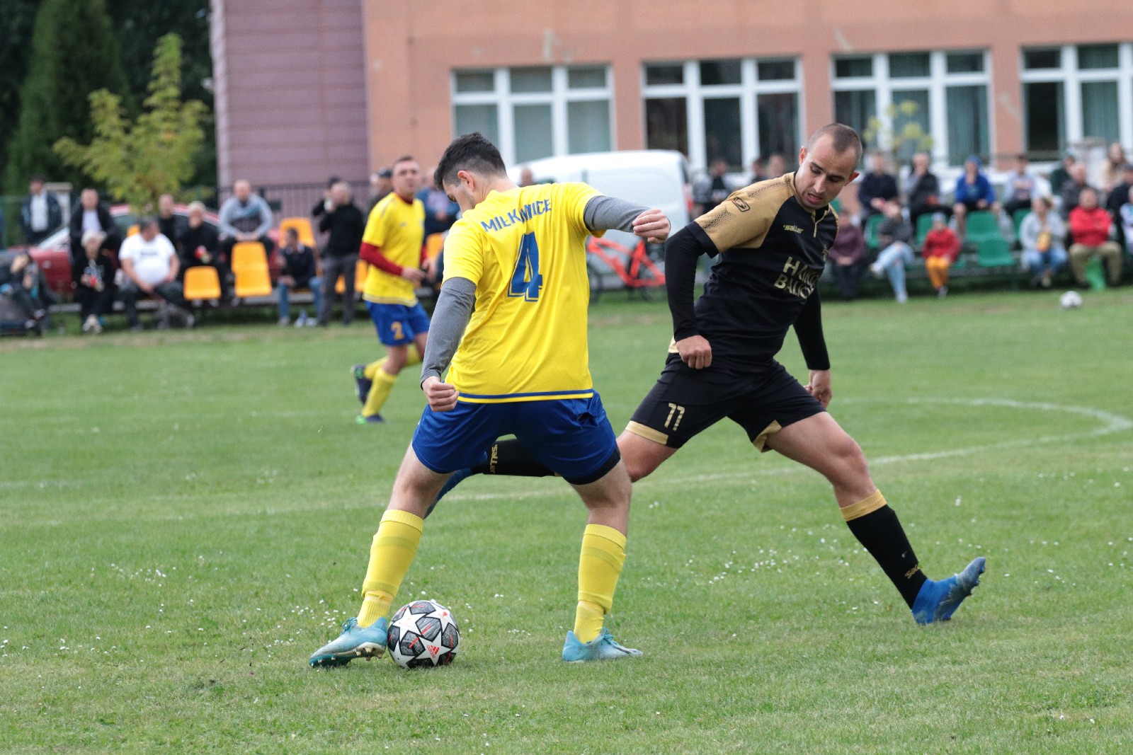 Derby na remis. Podział punktów w starciu Kolejarza z Dębem