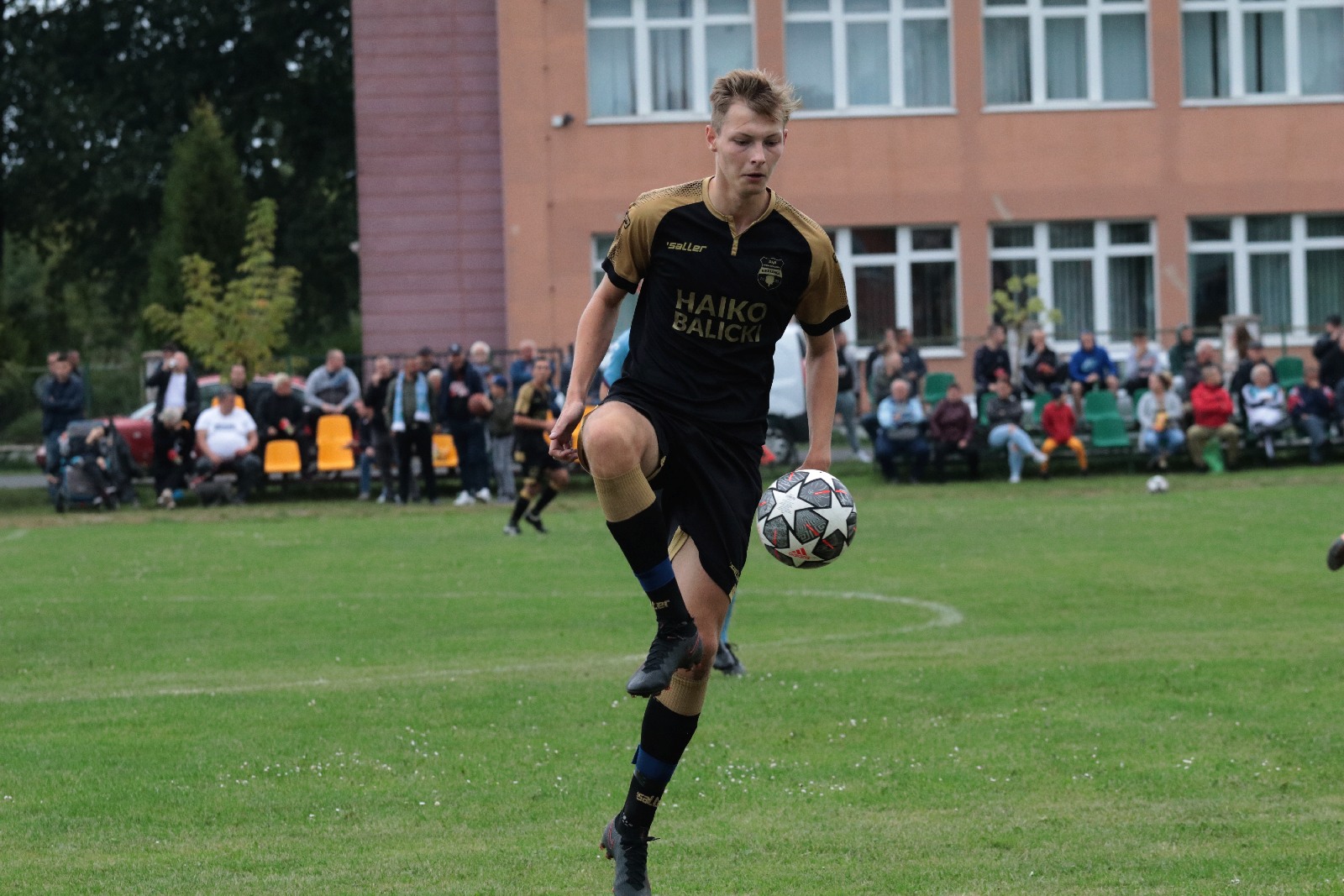 Derby na remis. Podział punktów w starciu Kolejarza z Dębem