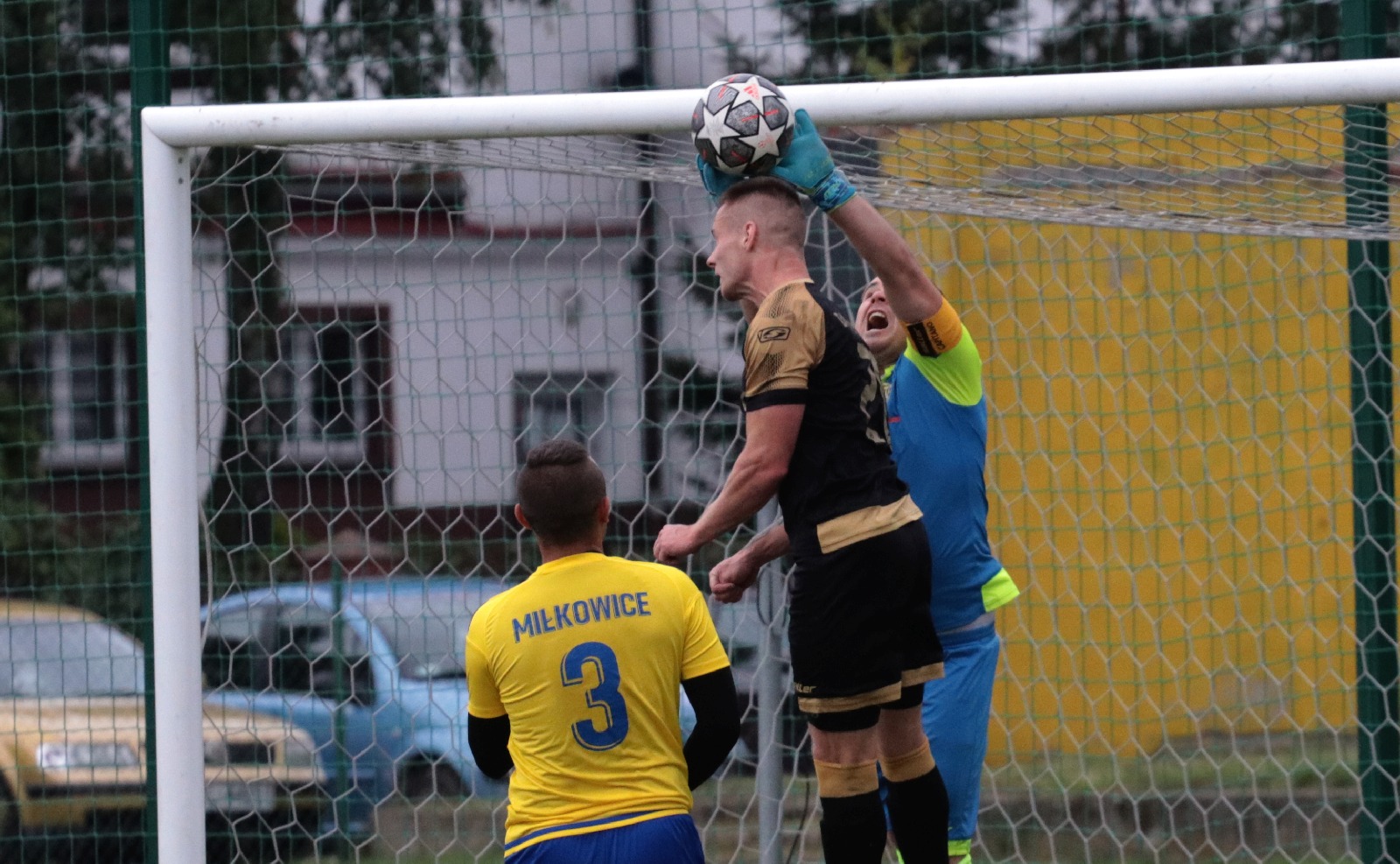 Derby na remis. Podział punktów w starciu Kolejarza z Dębem