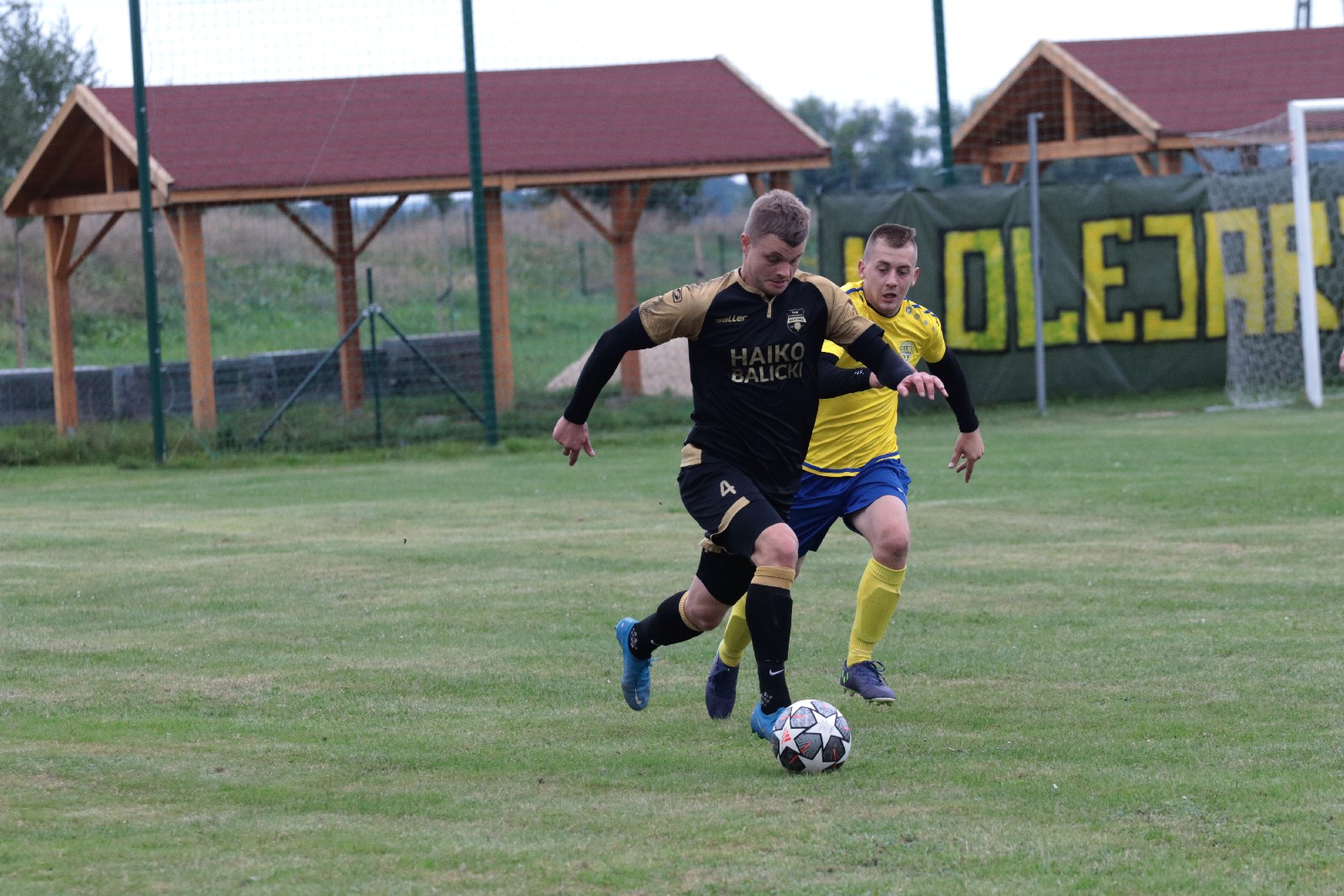Derby na remis. Podział punktów w starciu Kolejarza z Dębem