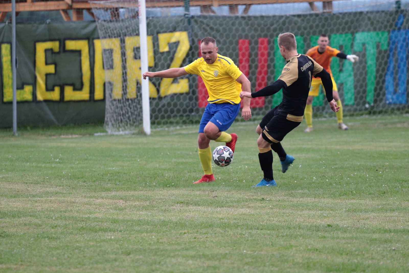 Derby na remis. Podział punktów w starciu Kolejarza z Dębem