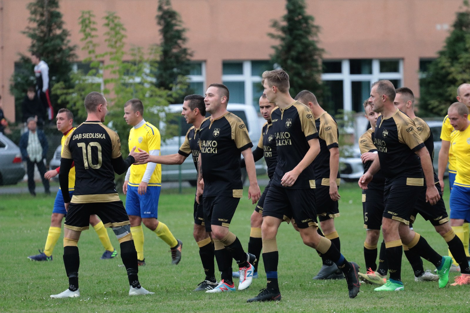 Derby na remis. Podział punktów w starciu Kolejarza z Dębem