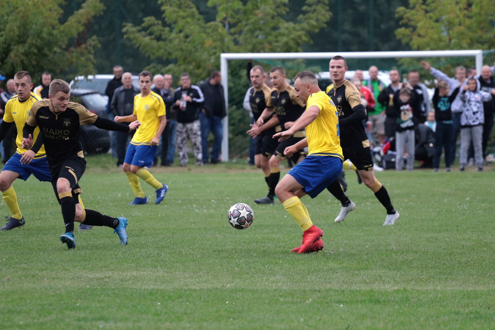 Derby na remis. Podział punktów w starciu Kolejarza z Dębem