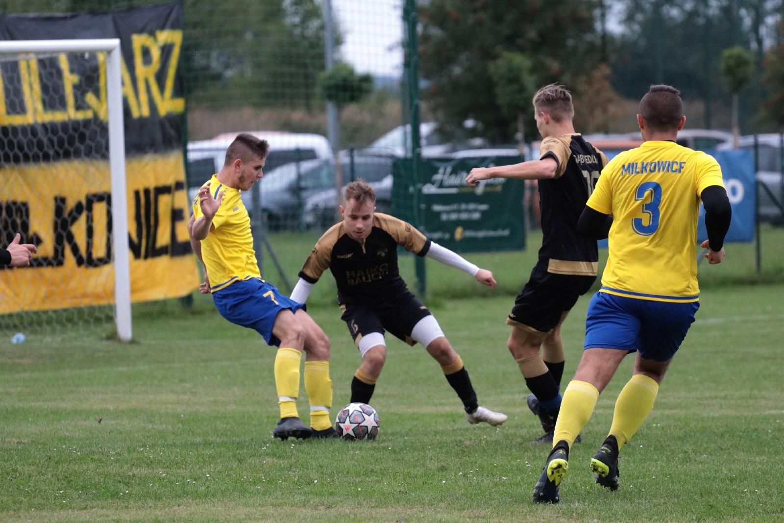 Derby na remis. Podział punktów w starciu Kolejarza z Dębem