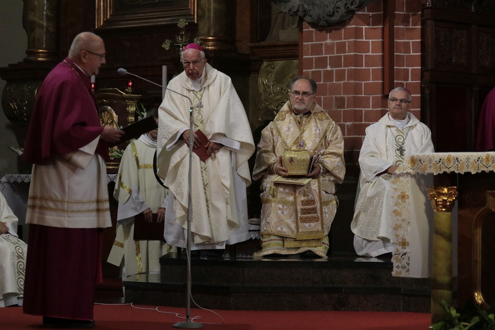 Ingres Księdza Biskupa Legnickiego Andrzeja Siemieniewskiego