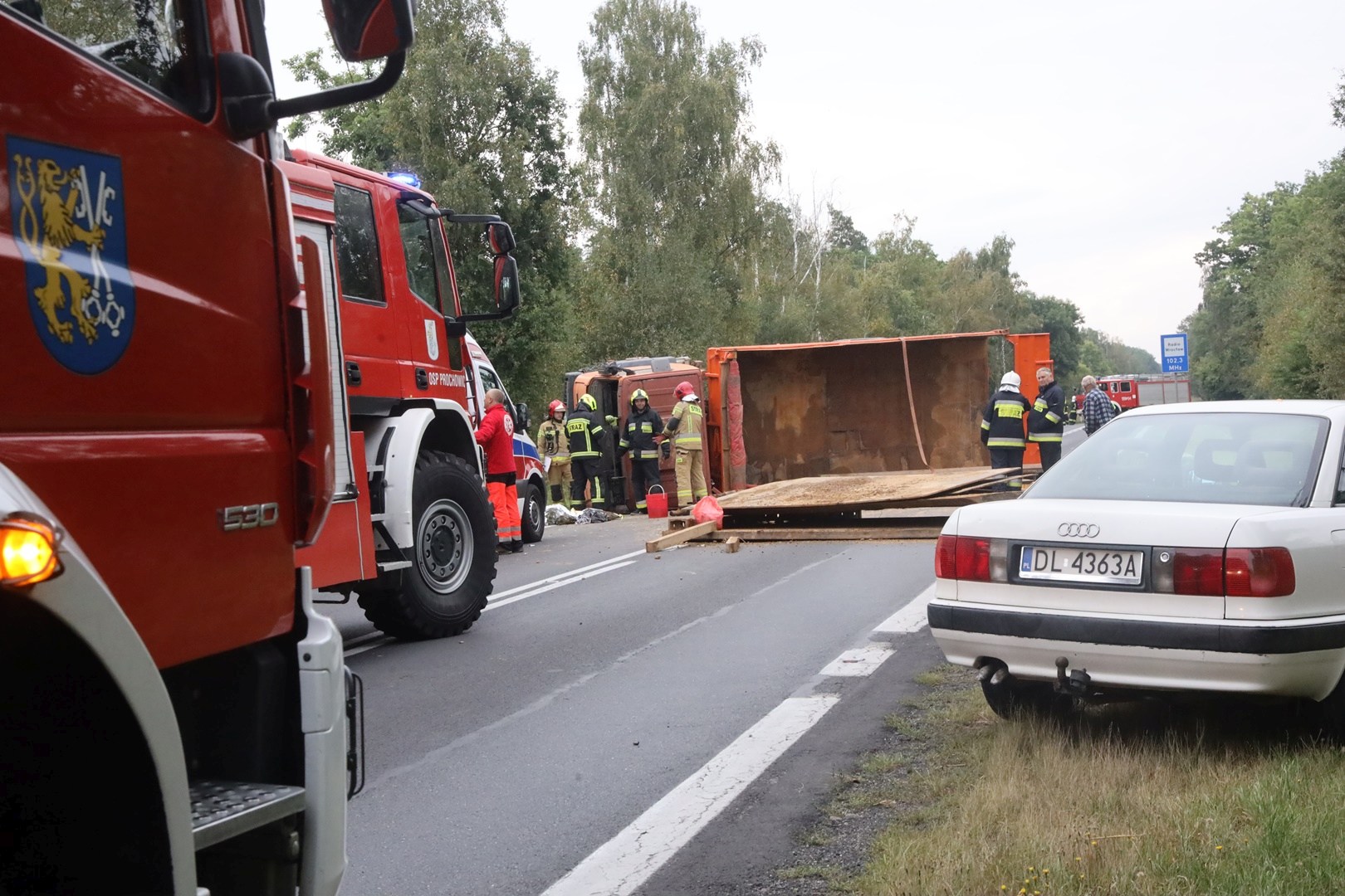 Śmigłowiec LPR zabrał do szpitala rannego kierowcę Iveco