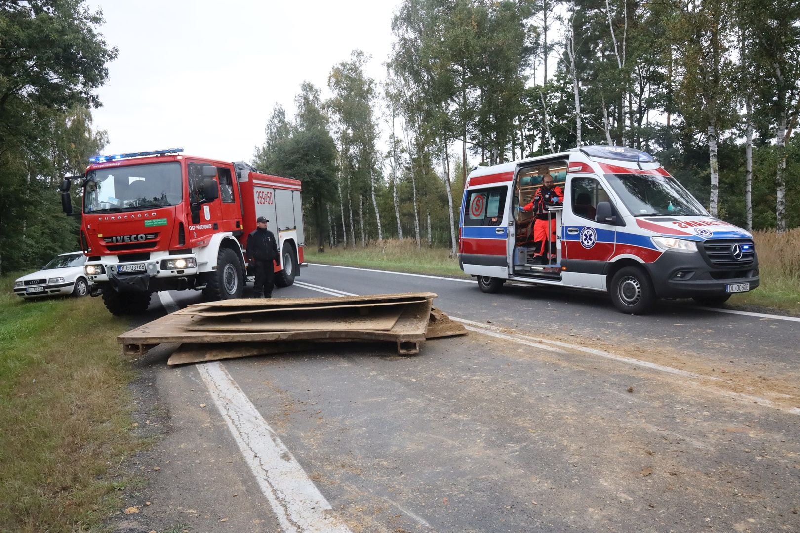 Śmigłowiec LPR zabrał do szpitala rannego kierowcę Iveco