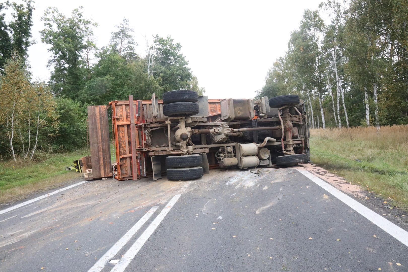 Śmigłowiec LPR zabrał do szpitala rannego kierowcę Iveco