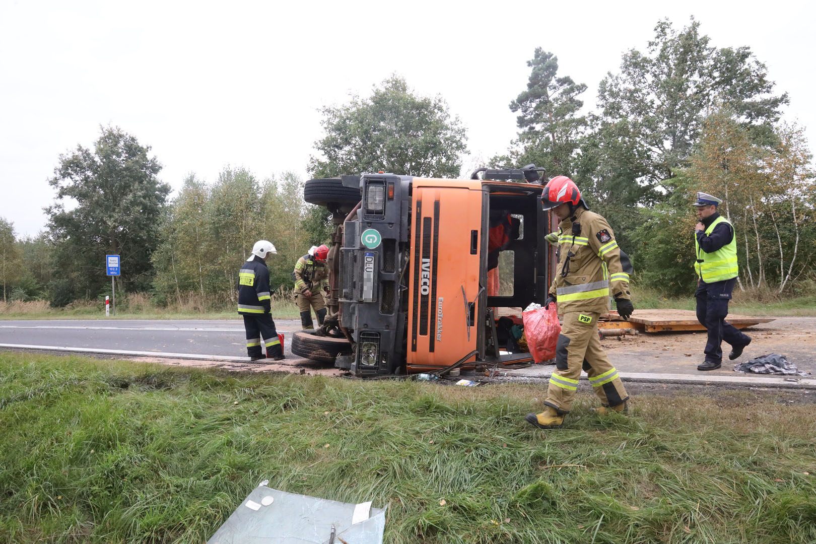 Śmigłowiec LPR zabrał do szpitala rannego kierowcę Iveco