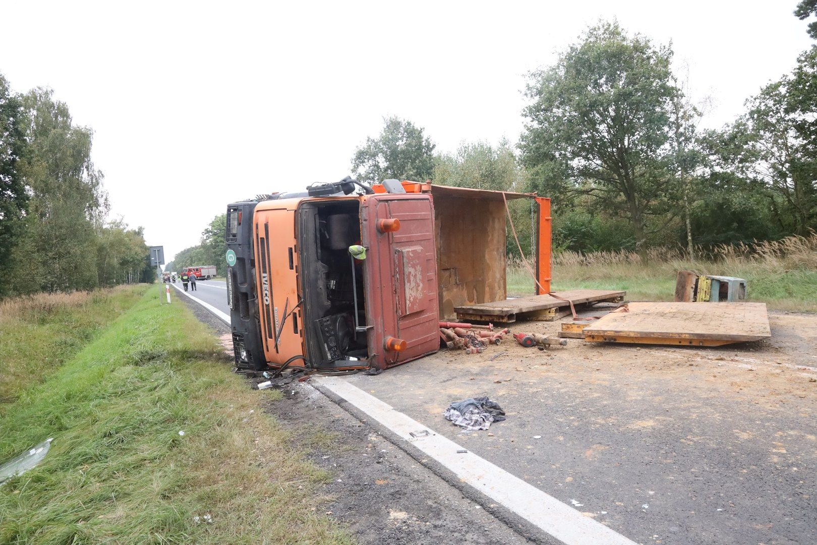 Śmigłowiec LPR zabrał do szpitala rannego kierowcę Iveco