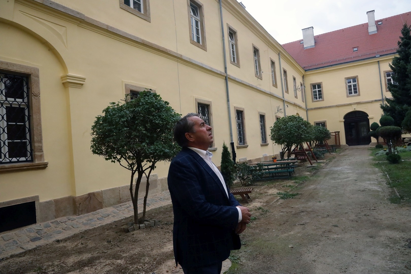 Starostwo powiatowe kontynuuje renowację DPS w Legnickim Polu