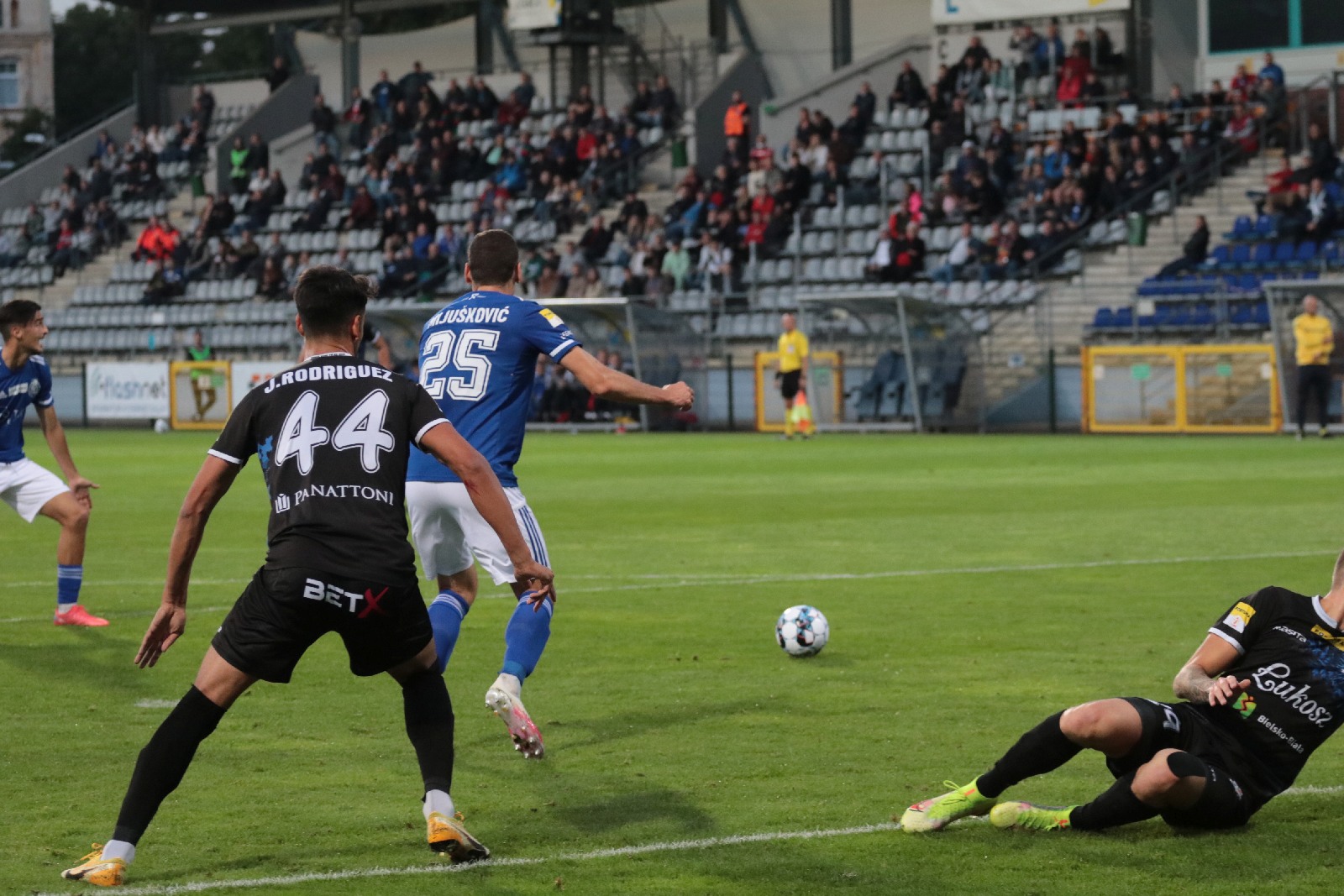 Miedź Legnica pokonuje Podbeskidzie Bielsko Biała