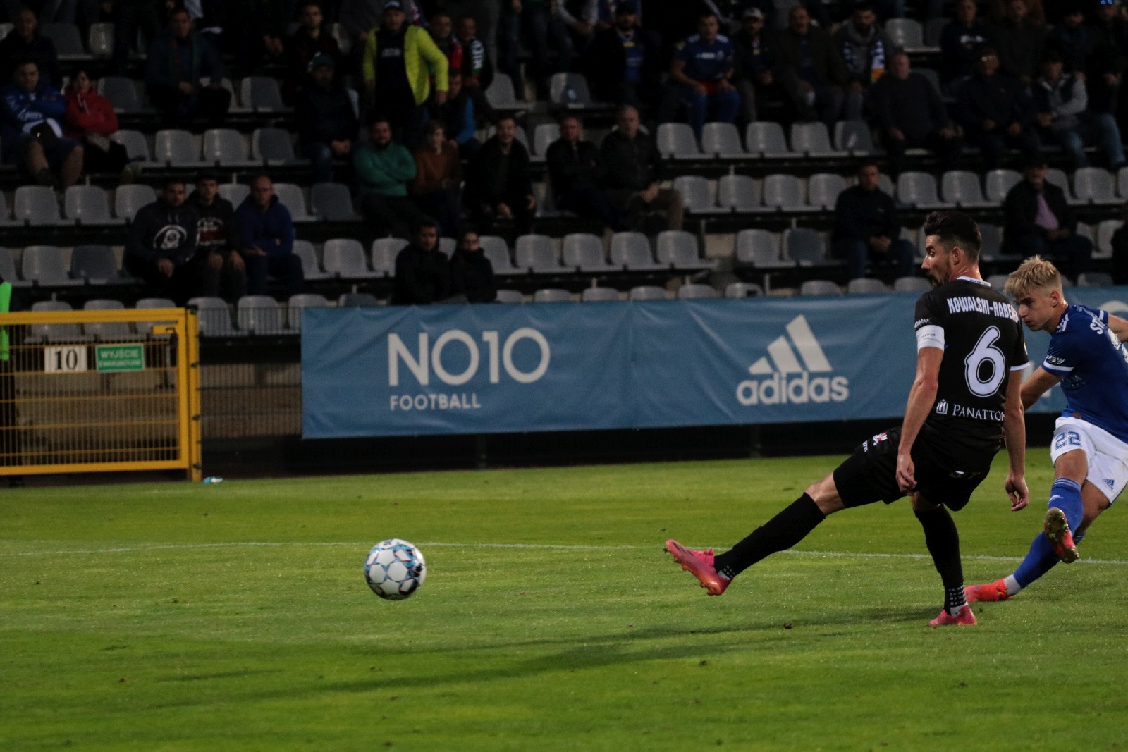 Miedź Legnica pokonuje Podbeskidzie Bielsko Biała