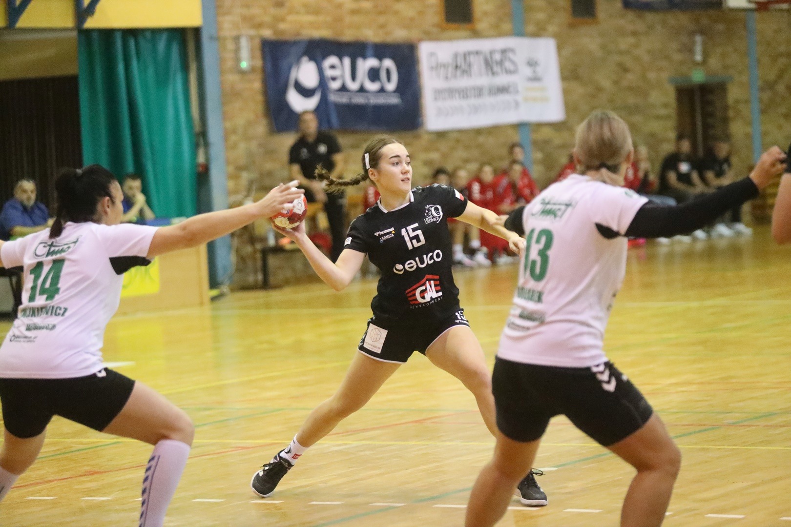  UKS Dziewiątka Legnica wygrywa z Otmętem Krapkowice