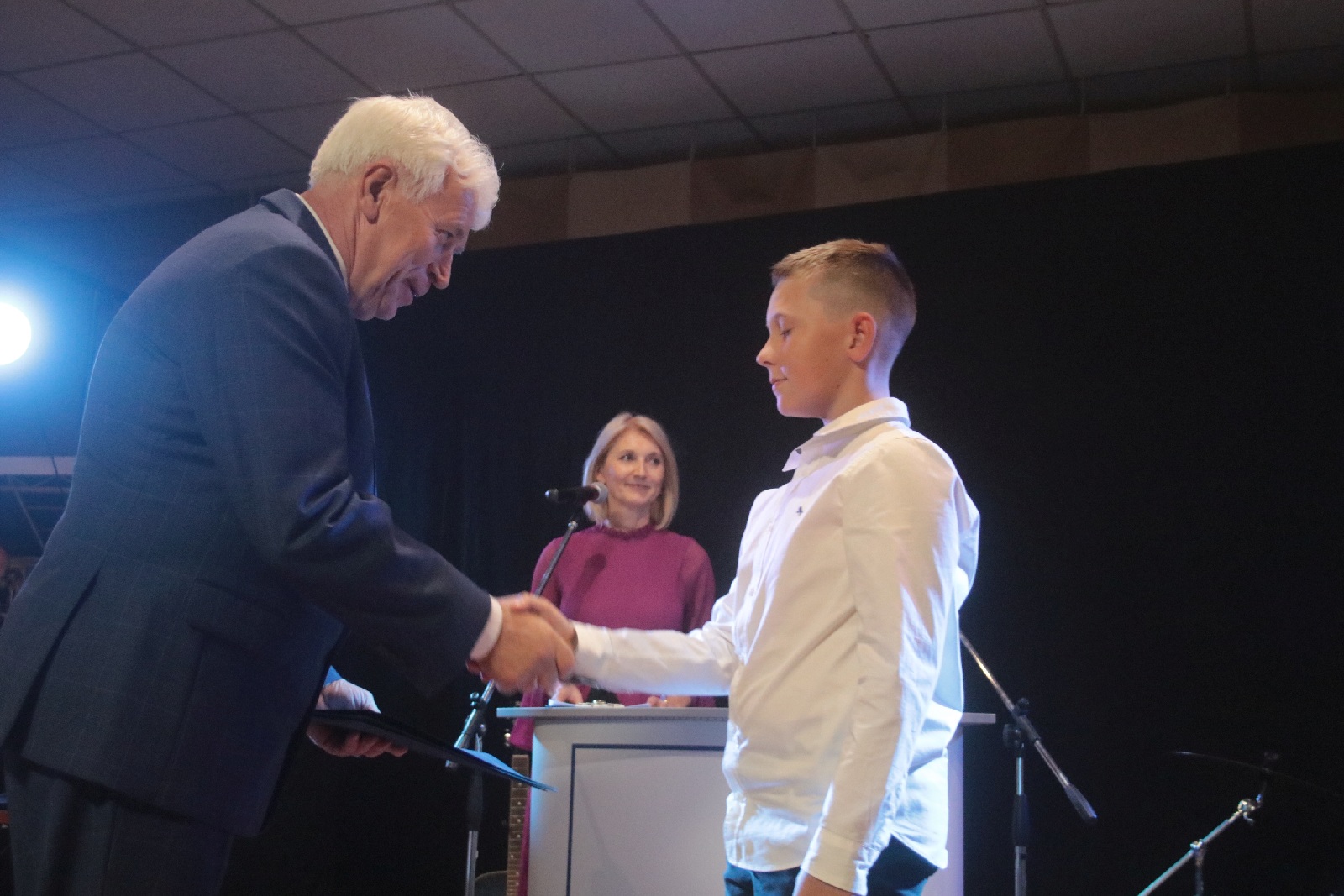 Najlepsi uczniowie i sportowcy nagrodzeni stypendiami wójta