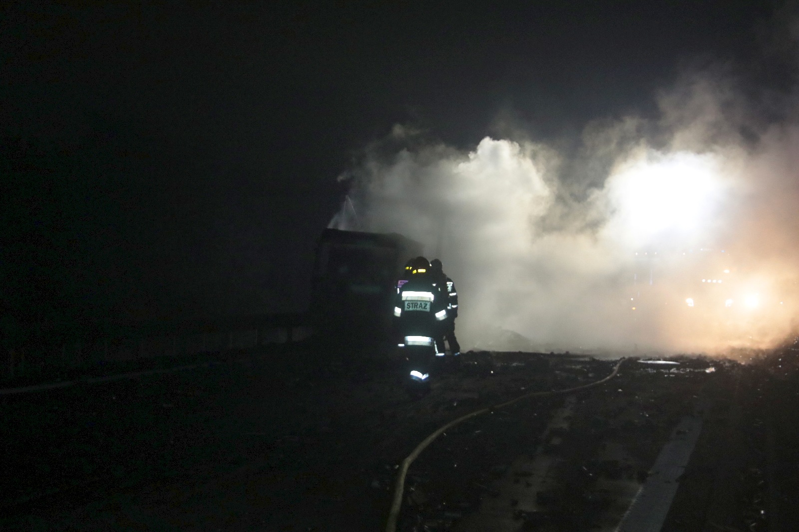 Zderzenie dwóch tirów na A4. Jeden z nich się zapalił