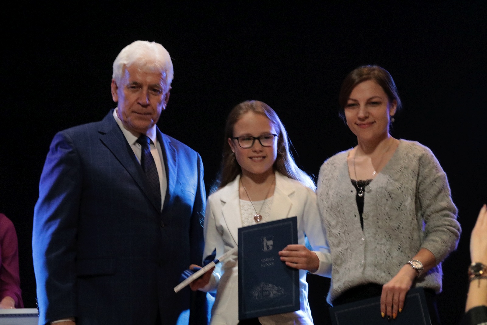 Najlepsi uczniowie i sportowcy nagrodzeni stypendiami wójta