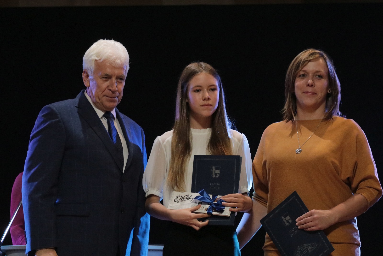 Najlepsi uczniowie i sportowcy nagrodzeni stypendiami wójta