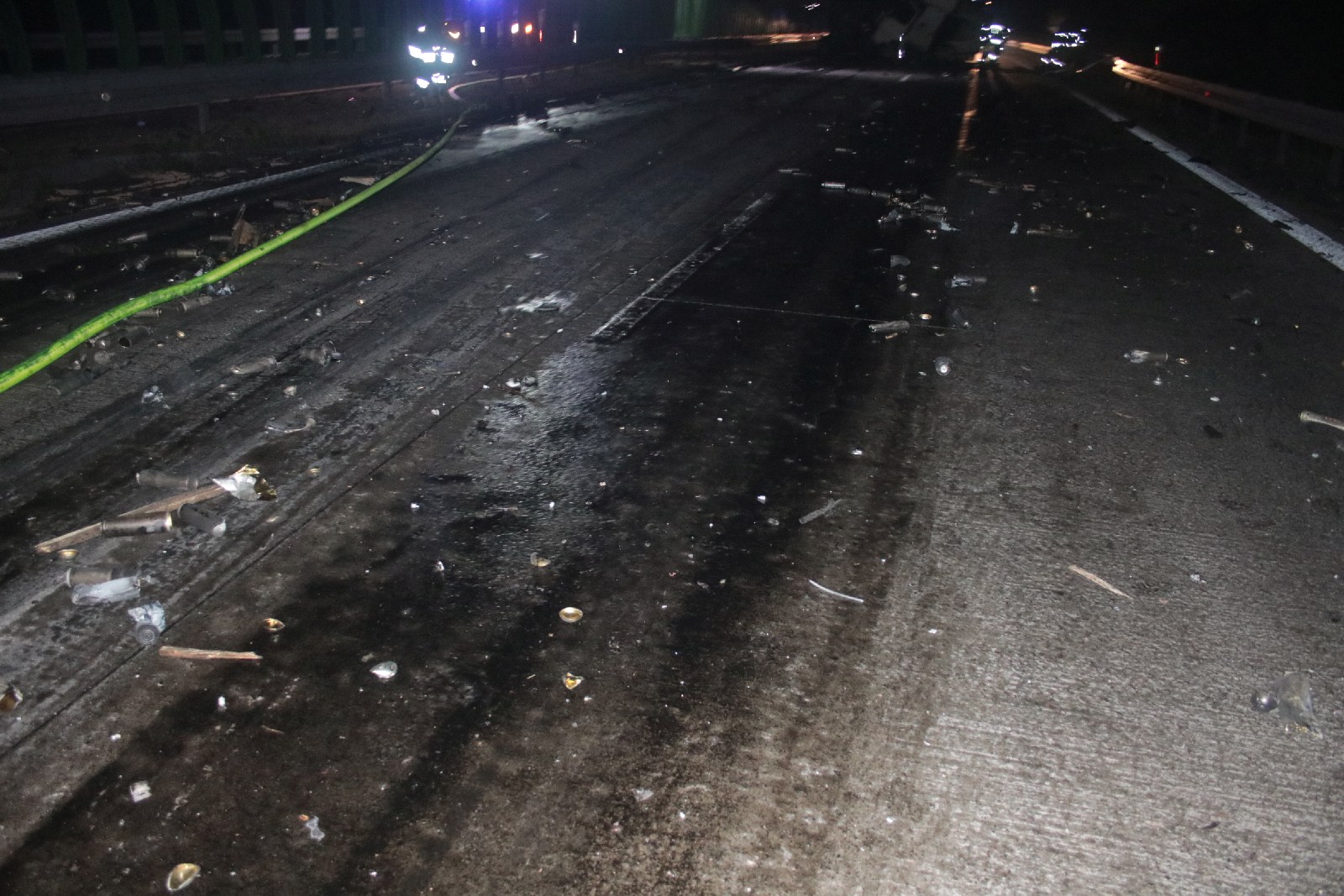 Zderzenie dwóch tirów na A4. Jeden z nich się zapalił