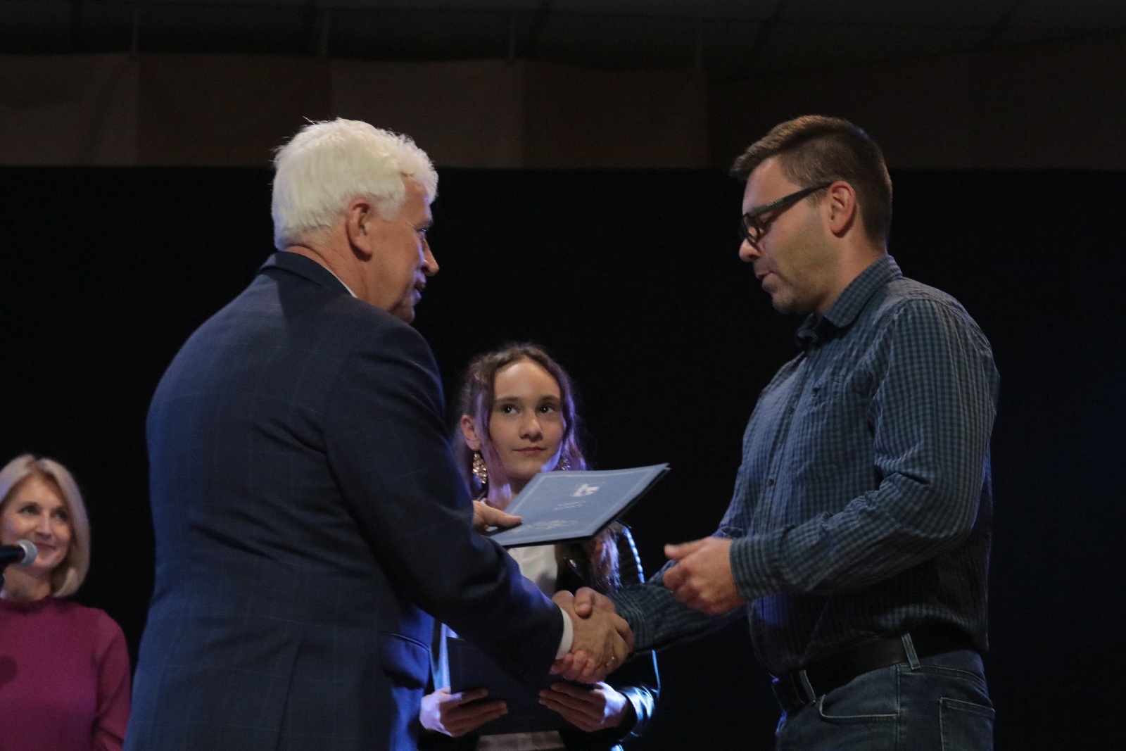 Najlepsi uczniowie i sportowcy nagrodzeni stypendiami wójta