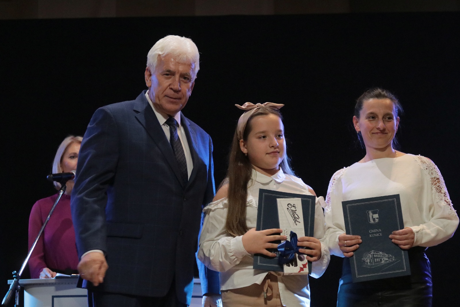 Najlepsi uczniowie i sportowcy nagrodzeni stypendiami wójta
