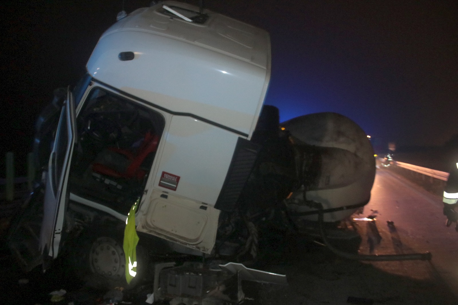 Zderzenie dwóch tirów na A4. Jeden z nich się zapalił