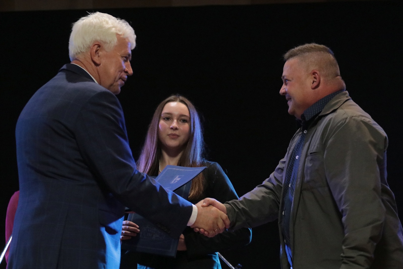 Najlepsi uczniowie i sportowcy nagrodzeni stypendiami wójta