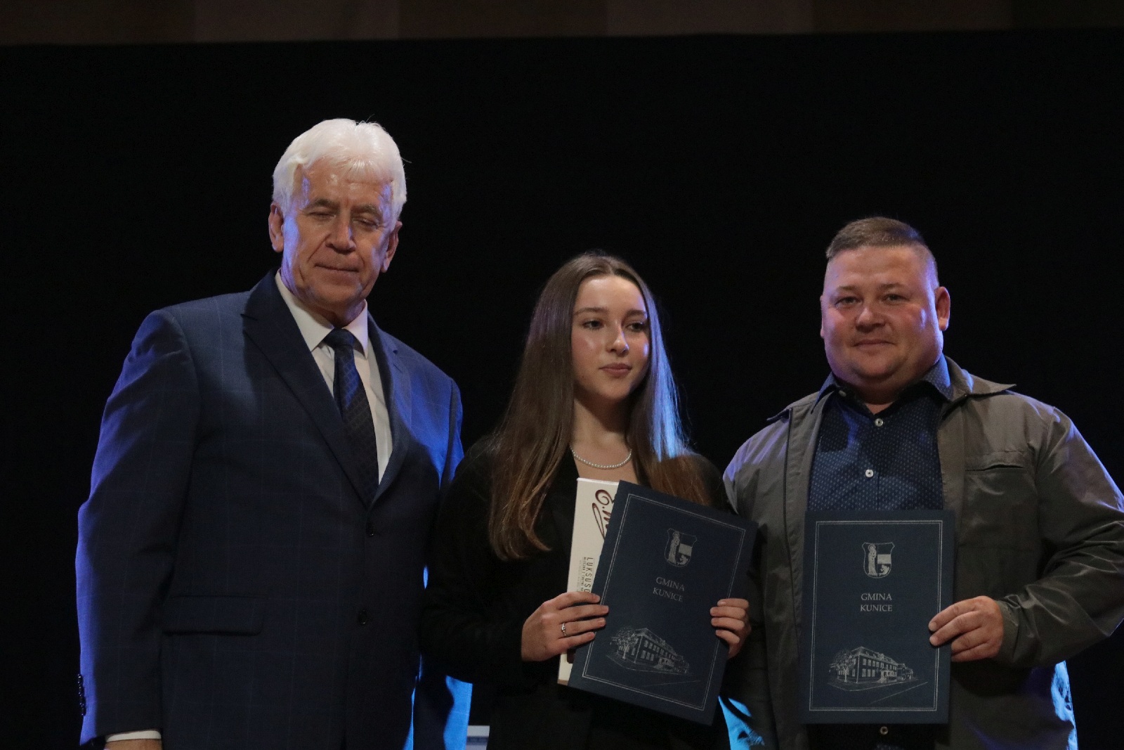 Najlepsi uczniowie i sportowcy nagrodzeni stypendiami wójta